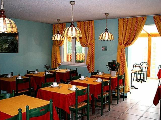 Logis Hotel Le Pan De Bois Bréviandes Extérieur photo