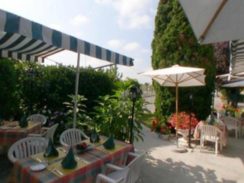 Logis Hotel Le Pan De Bois Bréviandes Extérieur photo